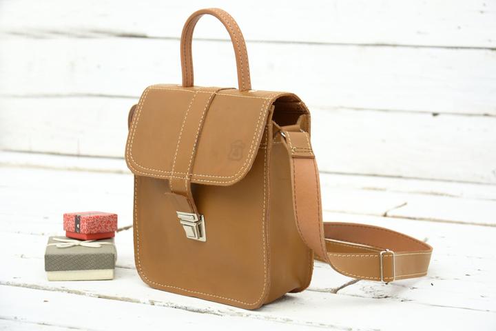 Image du produit Only-Bags.Store Cuir marron clair caramel Messenger Bag Business Bag, Front Lock Cuir Crossbody Bag