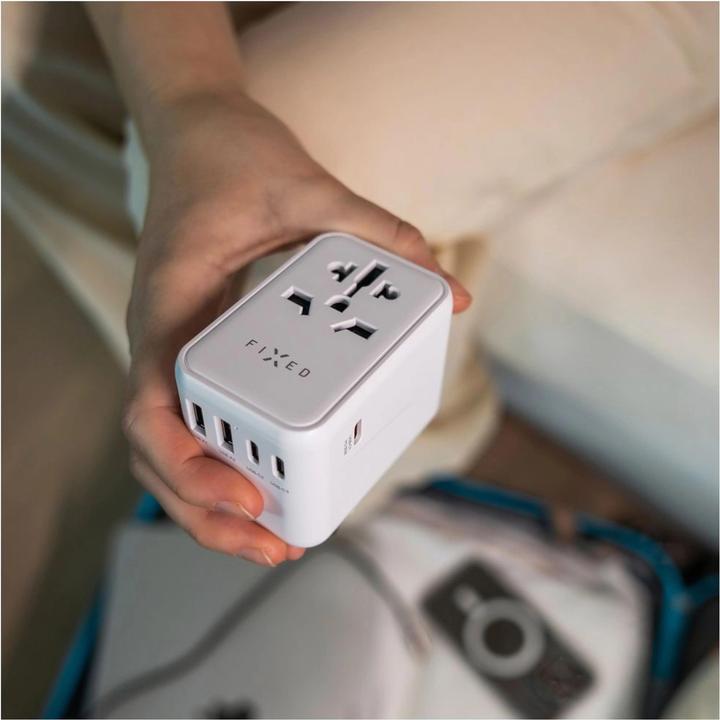 Actual product image Fixed Voyager 65 W travel adapter for EU, UK and USA/AUS, with 3xUSB-C and 2xUSB output, GaN, PD 65W, whit