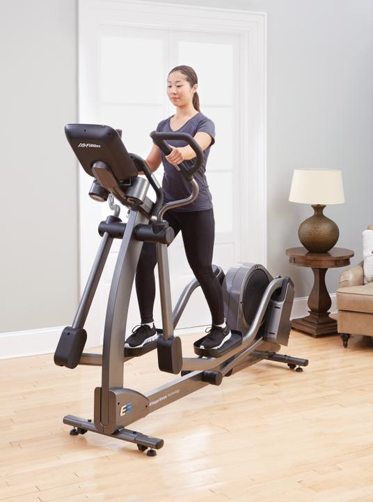 Produktbild Life Fitness E5 Crosstrainer mit Track Connect Konsole