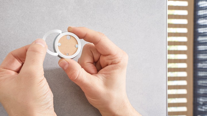 Image du produit tesa Barre porte-serviettes EXXCELLENT avec solution adhésive sans perçage