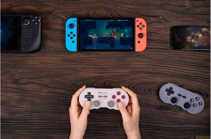 Actual product image 8bitdo Sn30 Pro (Switch, iOS, PC, Android)