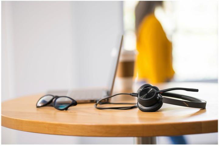 Image du produit Poly Voyager 4320-M Casque certifié Microsoft Teams avec station de charge (Sans fil, USB-A, Les équipes Microsoft)