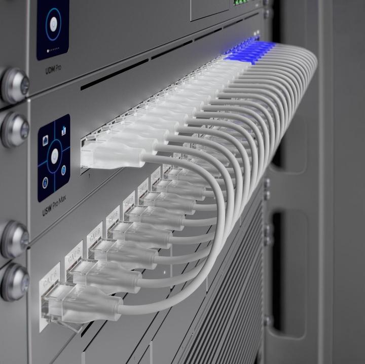 Actual product image Ubiquiti USW-PRO-MAX-24 (24 Ports)