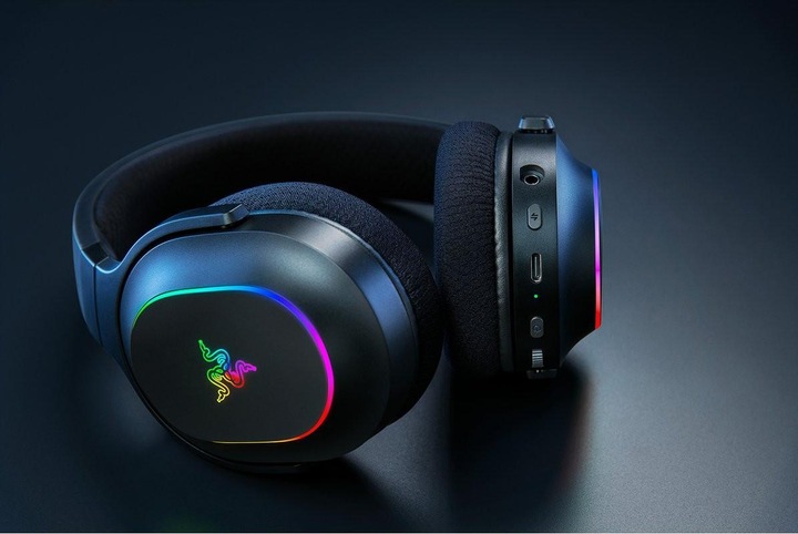 Actual product image Razer Barracuda x Chroma (Wireless)