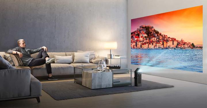 Actual product image LG Hu80kg (4K, 2500 lm, 1.3:1)
