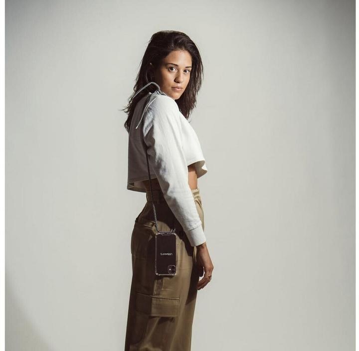 Produktbild Urbany's Necklace Case HYPNOTIC ZEBRA iPhone 17 Silber Ring