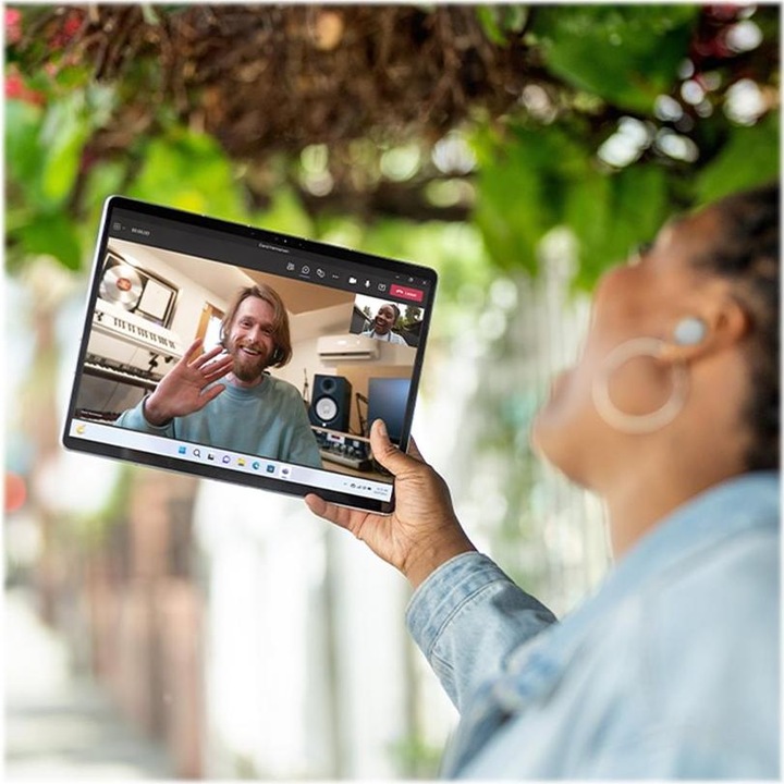 Produktbild Microsoft Surface Pro 9 for business (13", Microsoft SQ3, 8 GB, 128 GB, Ohne Tastaturlayout)