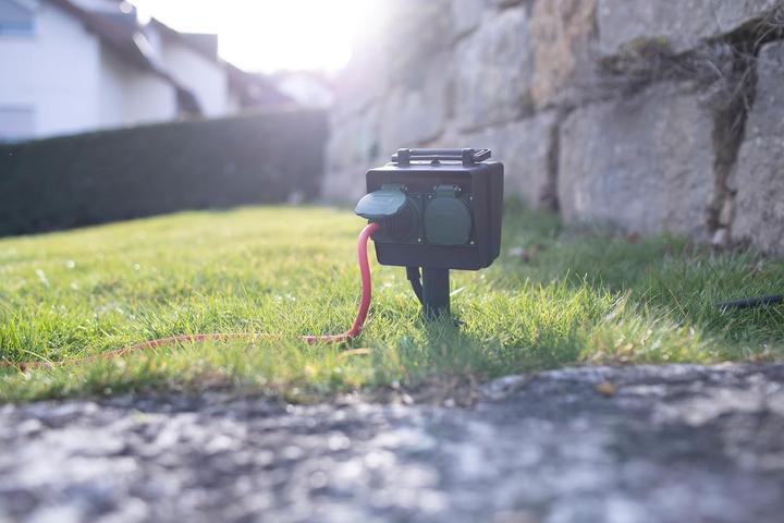 Produktbild Brennenstuhl Gartensteckdose mit Erdspiess (4 x, CEE 7/3, 1.40 m)