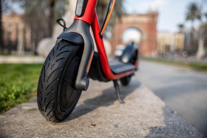 Produktbild Segway-Ninebot KickScooter D28D (20 km/h, 28 km, 300 W)