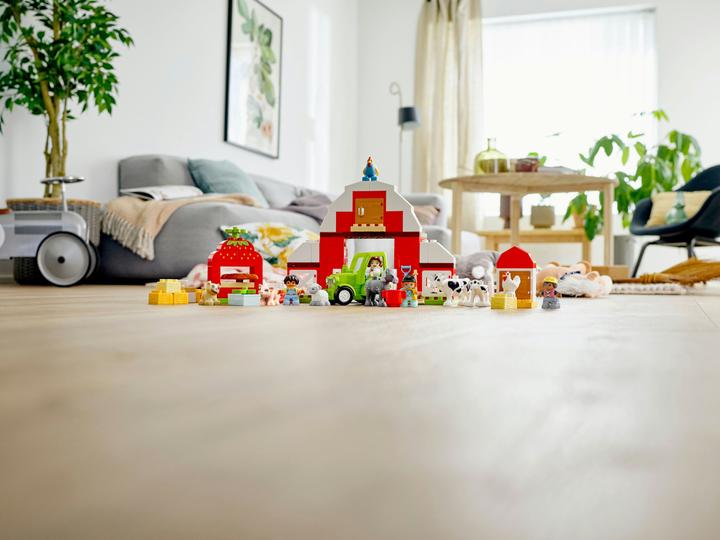 Actual product image LEGO Barn, tractor and animal care (10952)