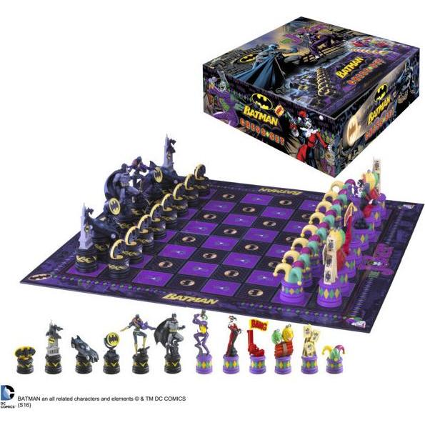 Noble Collection Batman - Dark Knight vs Joker chess set