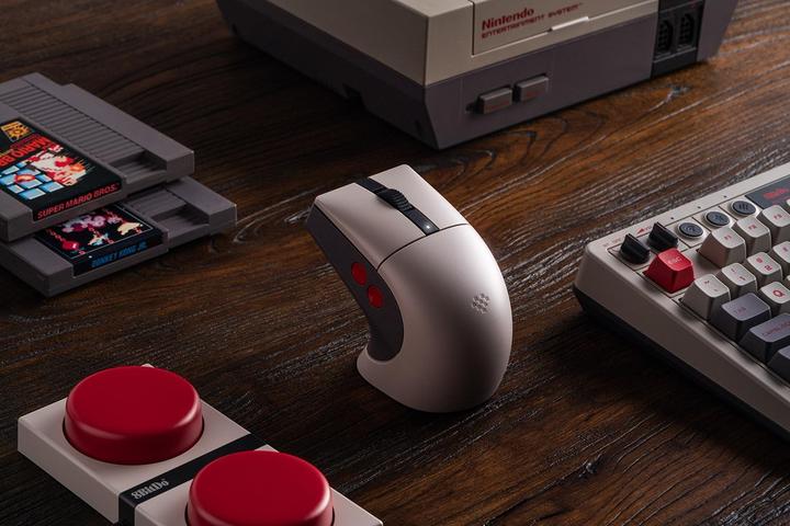 Produktbild 8bitdo Retro R8 Mouse with Charging Dock N version 85CB02 (Kabelgebunden, Kabellos)