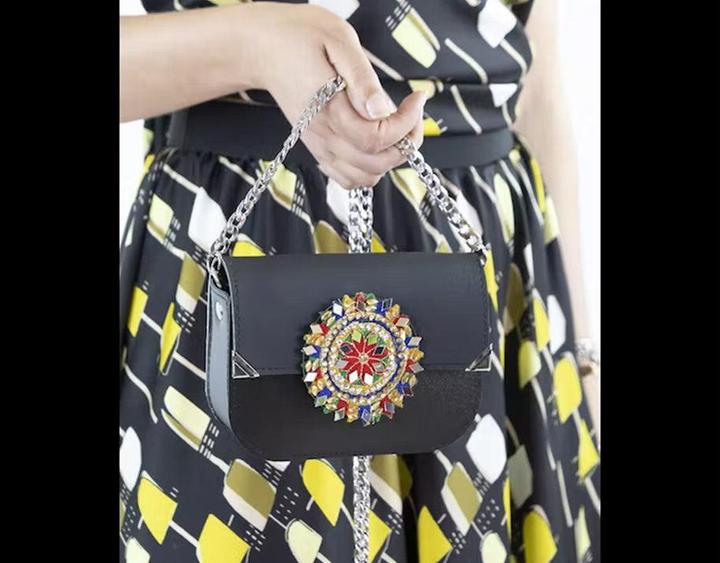 Immagine prodotto Tooitaly Borsa a tracolla Upcycling da bottiglie in PET riciclate dal mare No.50 con Stras