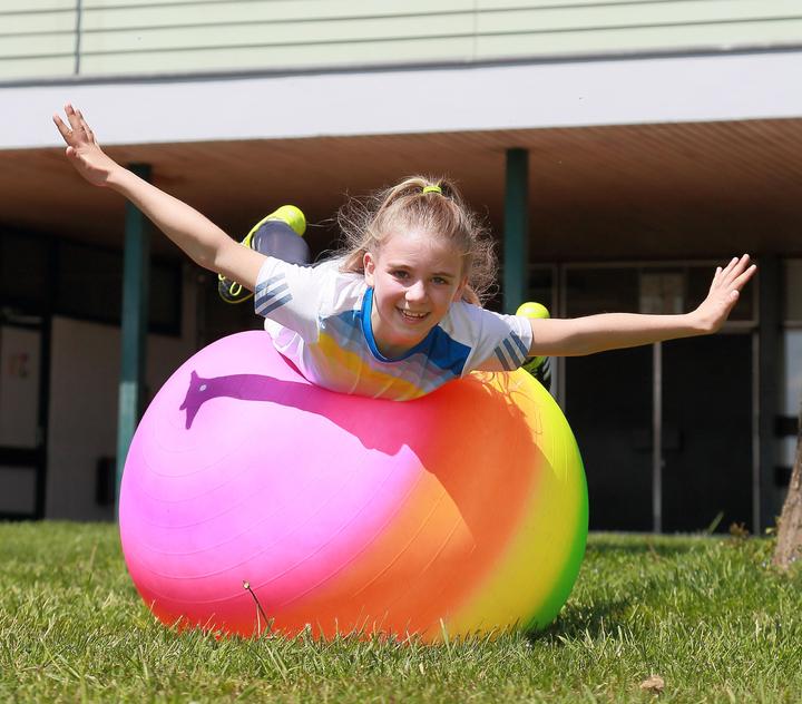 Immagine prodotto Eduplay Regenbogen-Gymnastikball (100 cm)