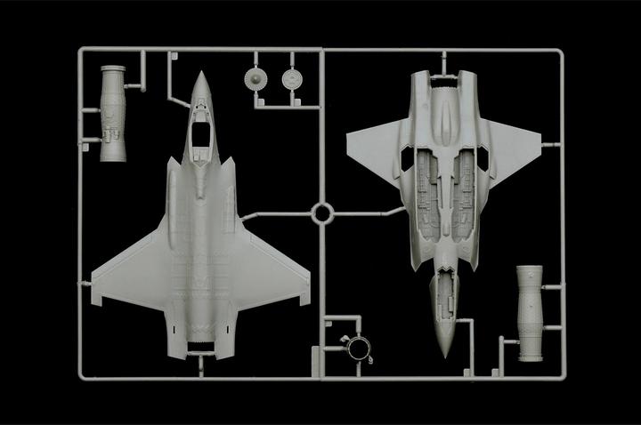 Actual product image Italeri F-35A