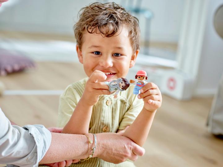 Actual product image LEGO Doctor's visit (10968)