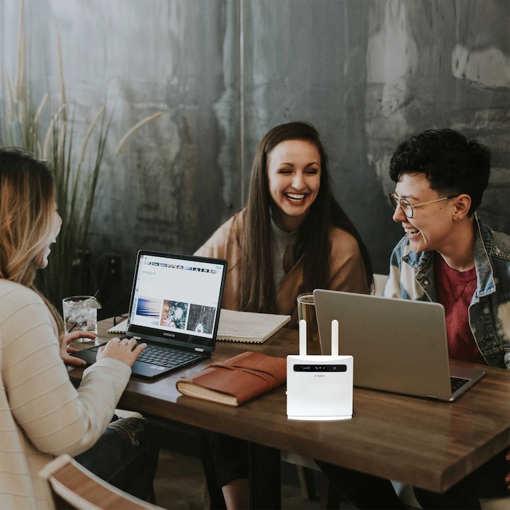 Actual product image Strong 4GROUTER300v2 WLAN Router Single Band (2.4GHz) Fast Ethernet 3G 4G White