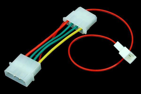 Produktbild Aquatuning Revoltec 3-Pin zu 4-Pin Spannungsadapter (33.50 cm, 3 Pin, 4 pin Molex)