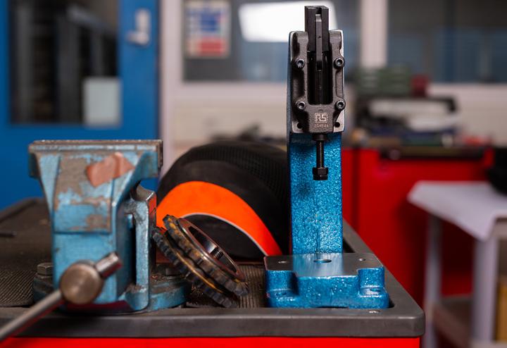 Image du produit RS PRO Presse manuelle à genouillère