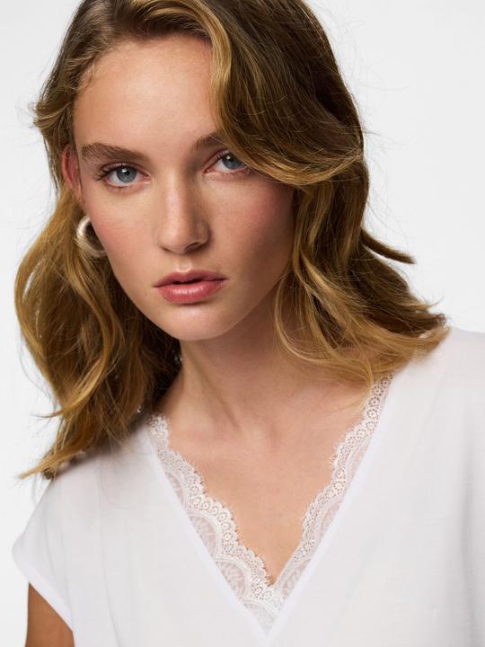 Actual product image Pieces Pckamala Lace V-Neck Tee Jrs Noos Bc (XL)