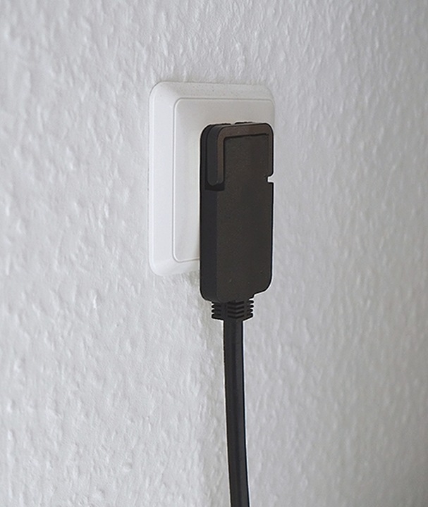Actual product image Brennenstuhl Short extension cable with angled flat plug 10m H05VV-F3G1.5 black (10 m, 2-pole)