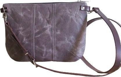 Only-Bags.Store Piccola borsa a tracolla in tela cerata marrone con zip e tracolla in pelle