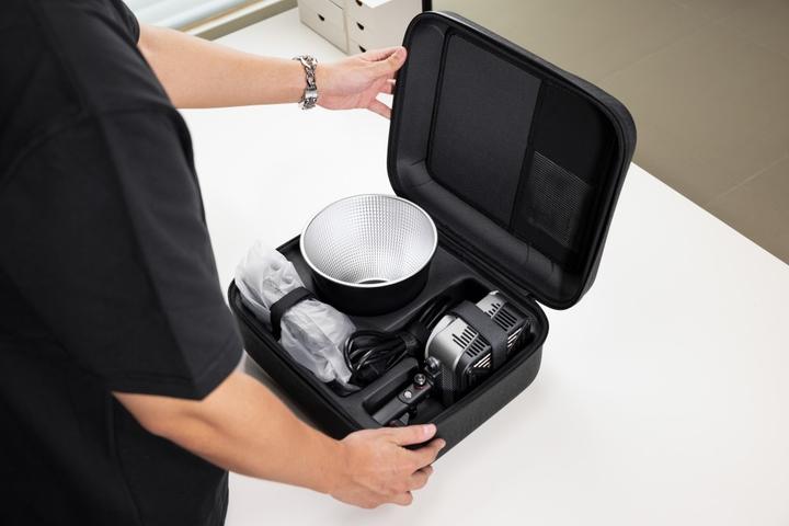 Actual product image Zhiyun Molus G200 (Video light)