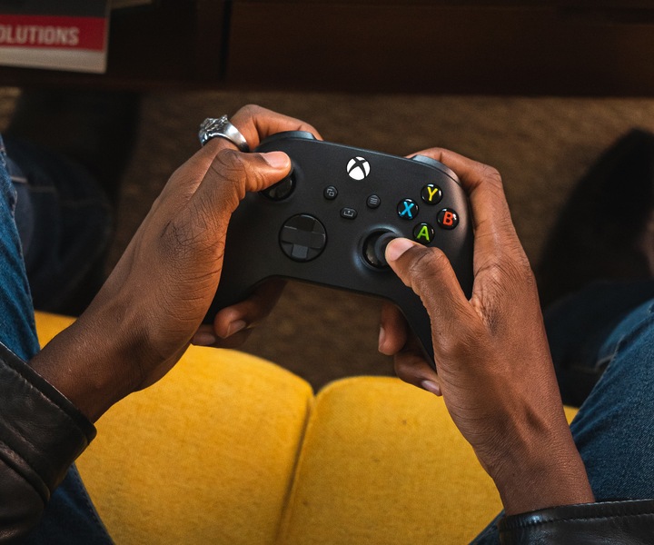 Produktbild Microsoft Xbox Wireless Controller - Carbon Black (Xbox Series S, Xbox One S, PC, Xbox One X, Xbox Series X)