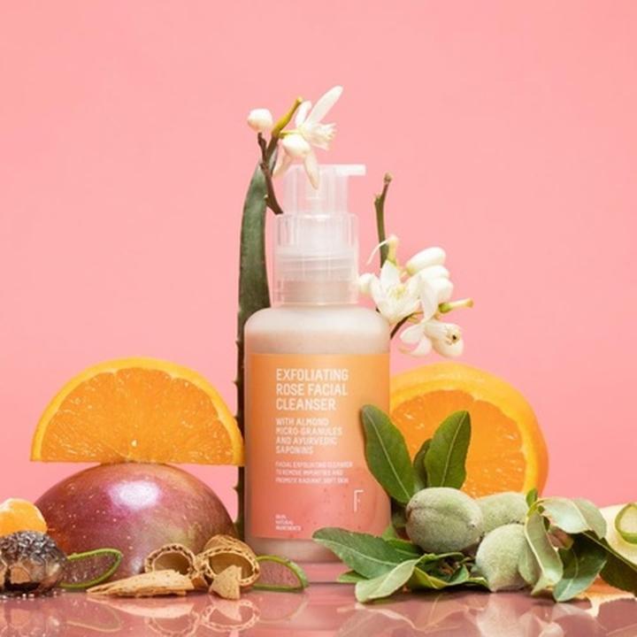 Immagine prodotto Freshly Cosmetics Detergente viso esfoliante alla rosa (Scrub detergente, 100 ml)