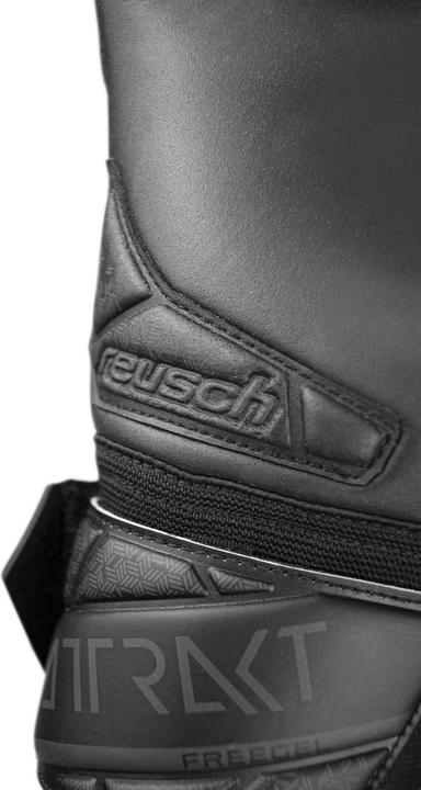 Actual product image Reusch Attract Freegel (10.5)