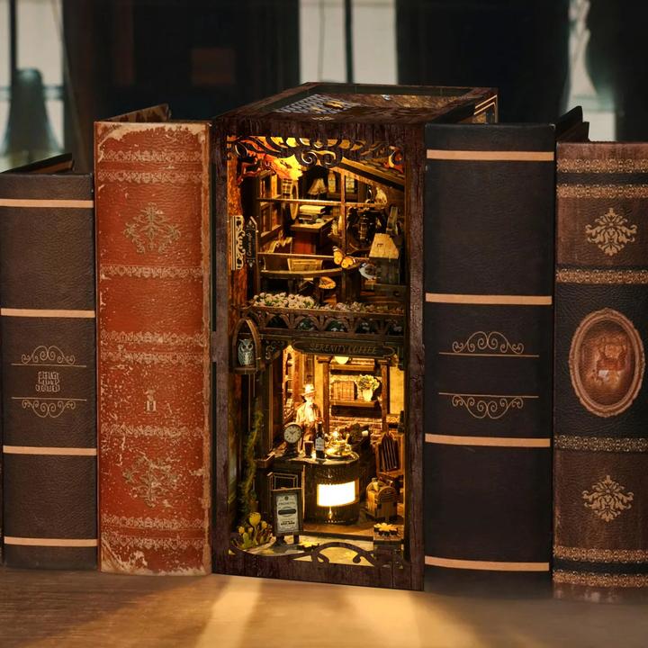 Produktbild LitNook Das Kaffeehaus der Gelassenheit - Book Nook