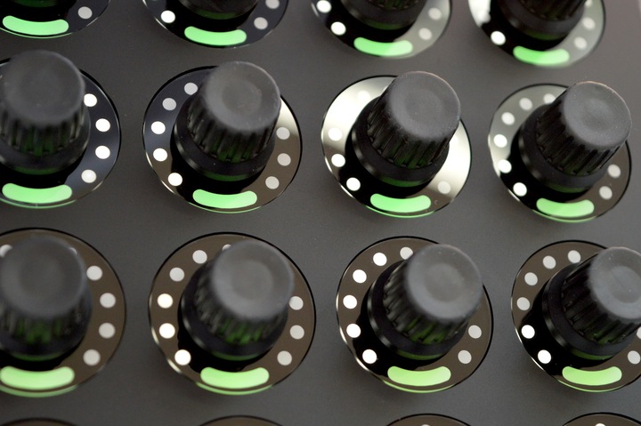 Actual product image DJTechTools DJTT Midi Fighter Twister (Controller)