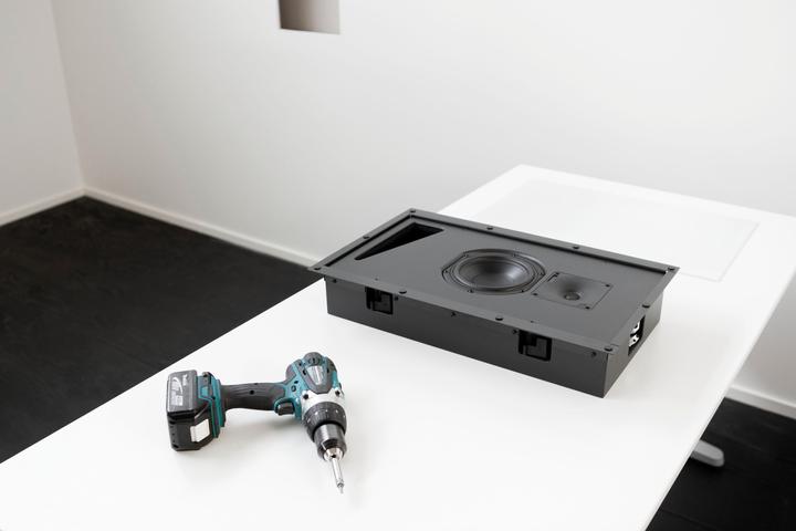 Actual product image Genelec Aiw26b (Active, 1 pc., 1x 120 W)