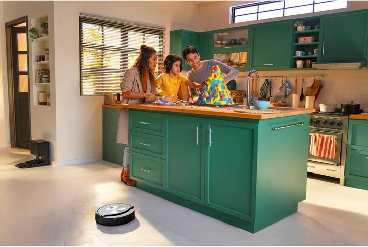 Actual product image iRobot Roomba Combo j7 (c7158) (Vacuum mopping robot)