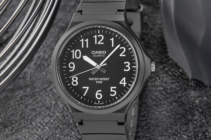 Produktbild Casio MW-240-1B (Analoguhr, 43 mm)