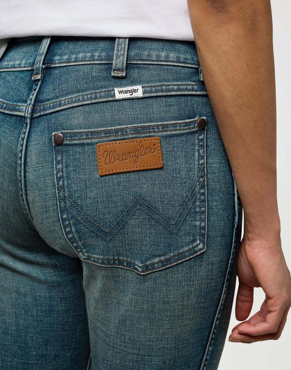 Actual product image Wrangler Jeans Low Rise Bold Boot (30)