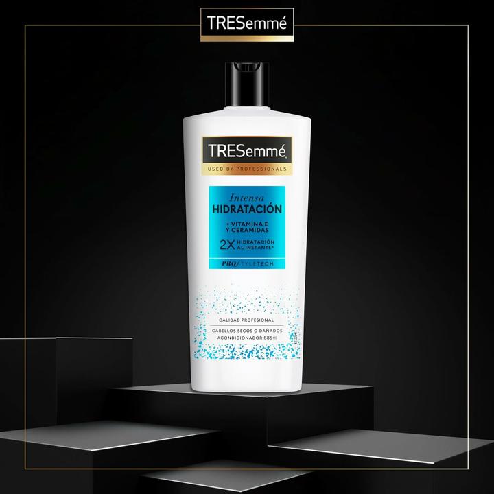 Actual product image Tresemmé Intense Hydration Shampoo 685ml (Liquid shampoo, 685 ml)