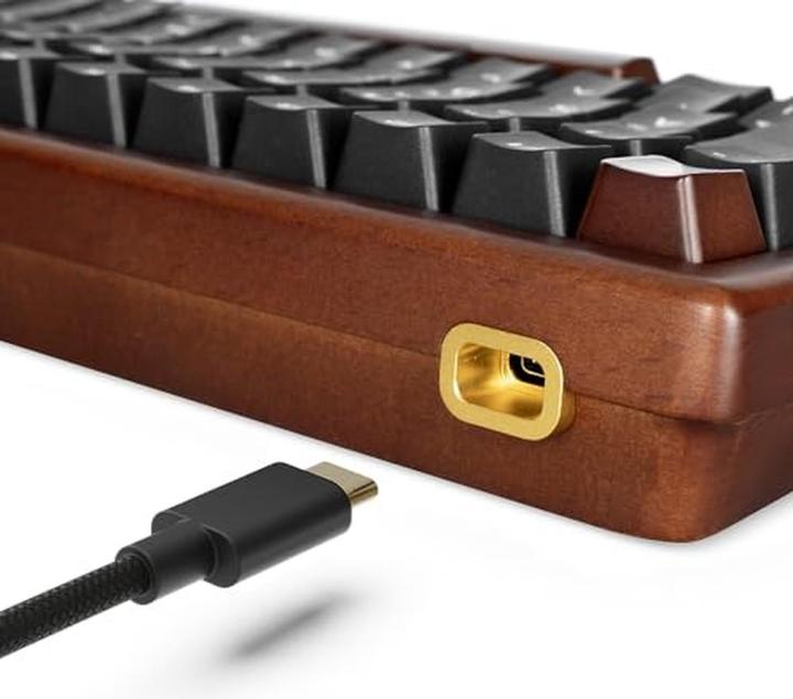 Actual product image Sharkoon SKILLER SGK50 S2 Wood PBT (holz/schwarz, DE-Layout, Gateron G Pro 3.0 Yellow) (DE, Cable)