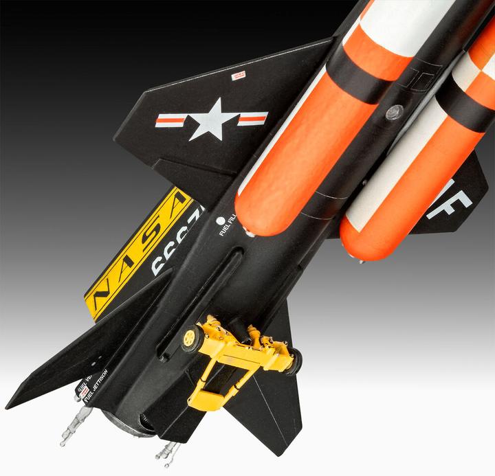 Produktbild Revell B-52D Stratofortress Platinum Edition