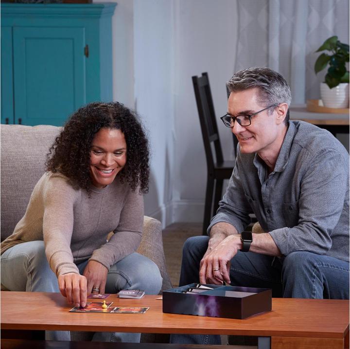 Actual product image Hasbro Gaming Cluedo Escape (German, 1 - 6 Players)