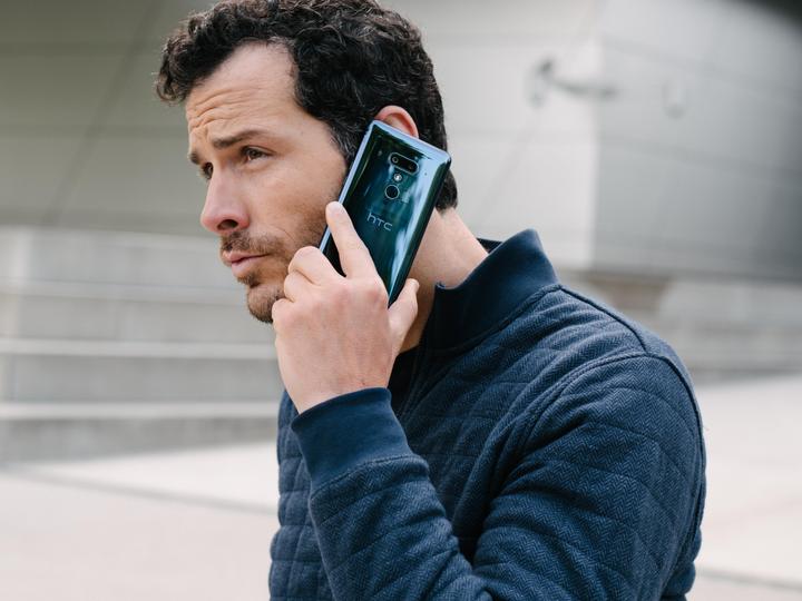 Actual product image HTC U12+ (64 GB, Translucent blue, 6", Hybrid Dual SIM, 4G)