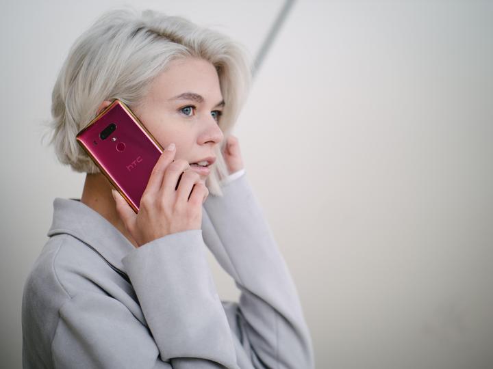 Actual product image HTC U12+ (64 GB, Flame Red, 6", Hybrid Dual SIM, 4G)