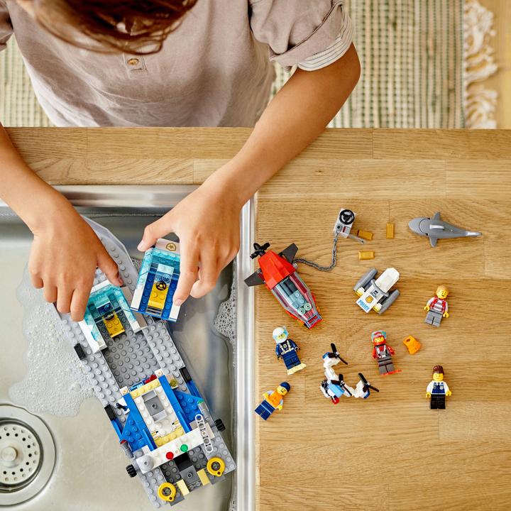 Actual product image LEGO Police boat (60277, LEGO City)