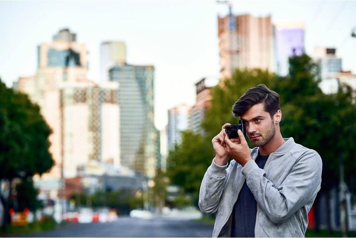 Actual product image Sony Cyber-shot DSC RX100 VI (24 - 200 mm, 20.10 Mpx, 1")