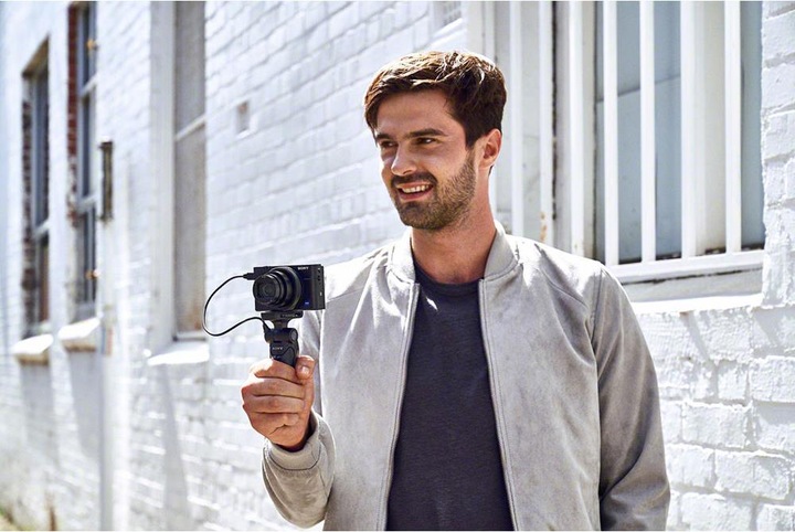 Actual product image Sony Cyber-shot DSC RX100 VI (24 - 200 mm, 20.10 Mpx, 1")