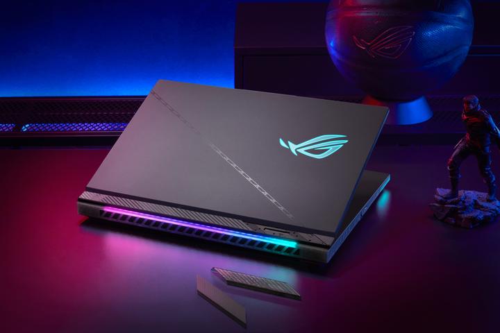 Produktbild ASUS ROG Strix G18 RTX 4070 (18", Intel Core i9-14900HX, 32.77 GB, 1000 GB, DE)