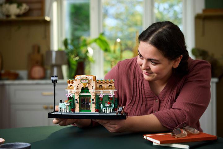 Actual product image LEGO French Café (10362, LEGO Icons)