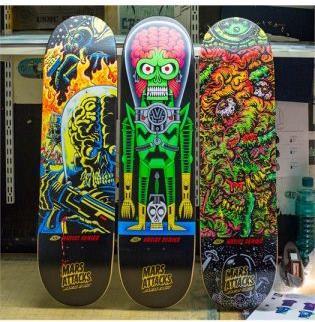Produktbild Santa Cruz Mars Attacks Mystery Pack (8.25")
