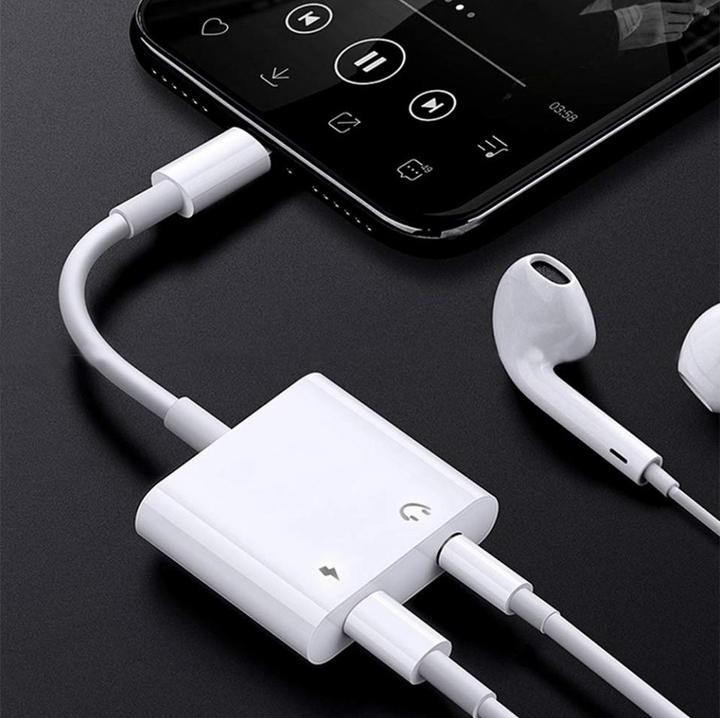 Actual product image PowerGuard Lightning 3.5mm Headphone Audio Adapter & Charge (Lightning, 3.5mm jack)