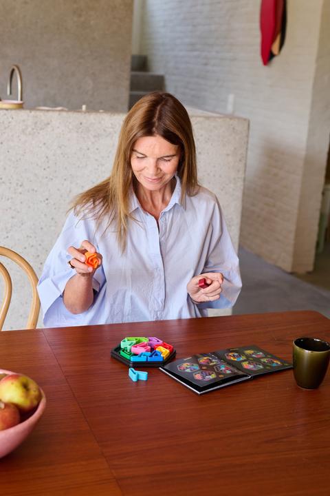 Actual product image Smart Games IQ Deluxe - Hexa (English, French, German, Italian, 1 Players)